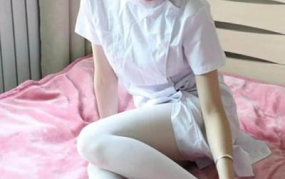 丝袜护士被扒开双腿视频,扒开双腿瞬间引发热议