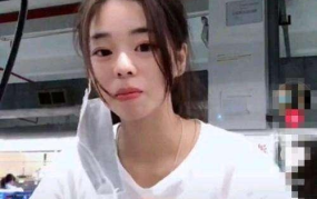 打工妹和小姐姐们吃饭,共享生活点滴