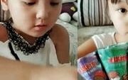 双胞胎小姐姐吃糖果面试,甜蜜挑战中的职场智慧